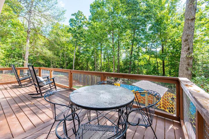 NEW Beehive Tree House Retreat