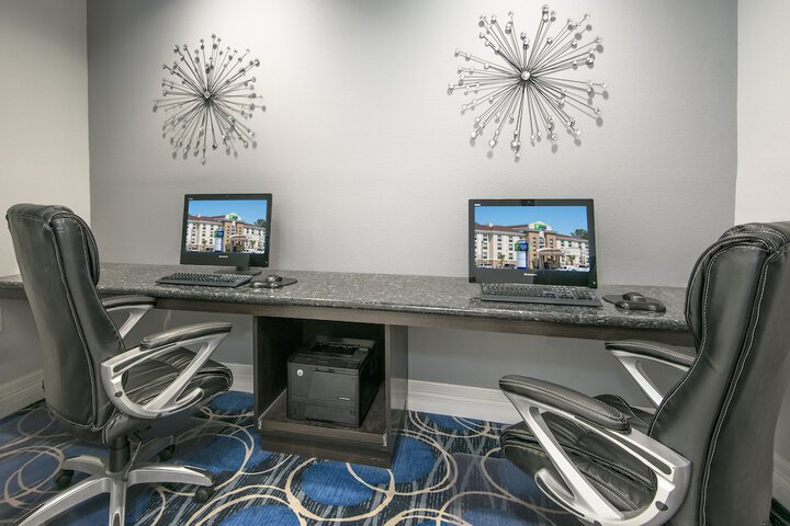 Holiday Inn Express & Suites Houston North - IAH Area by IHG