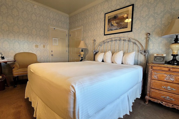 Room 68 of 104