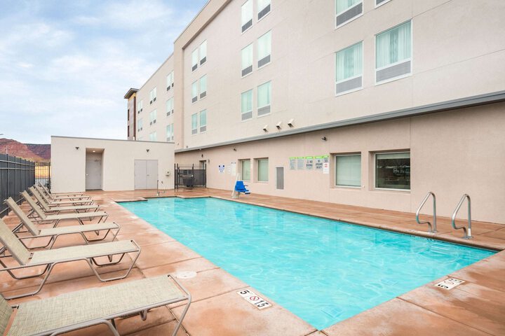Pool 4 of 60