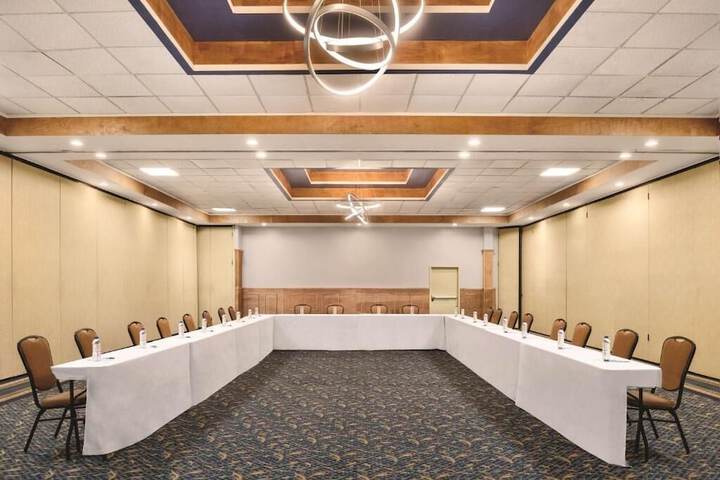 Wyndham Garden Conference Center Champaign / Urbana