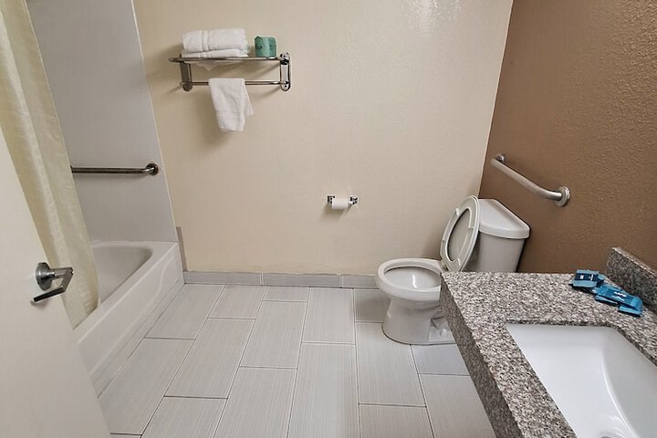 Room 14 of 34