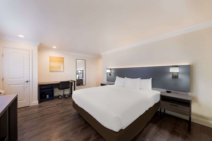 Room 27 of 36