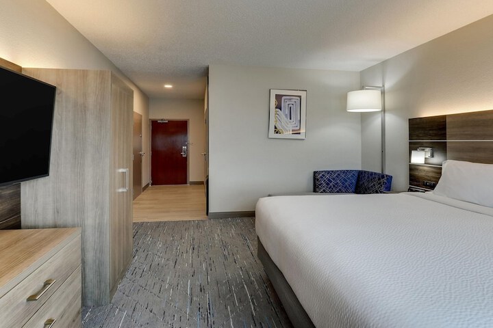 Room 49 of 64