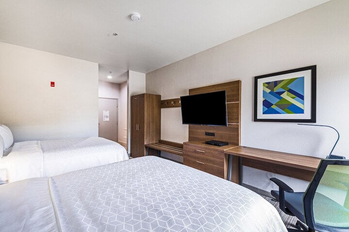 Room 16 of 40