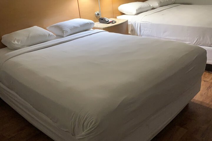 Room 13 of 34