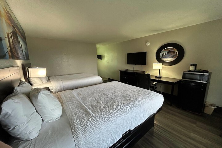 Days Inn by Wyndham Savannah Airport