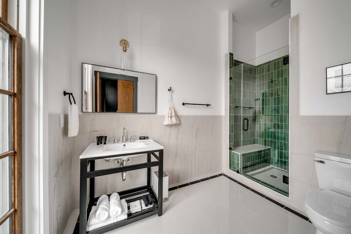 Room 6 of 14