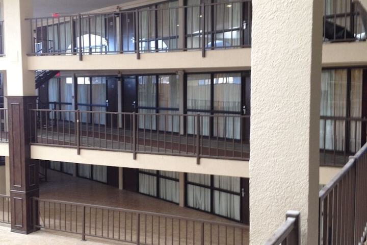 Ballroom/Hall 14 of 15