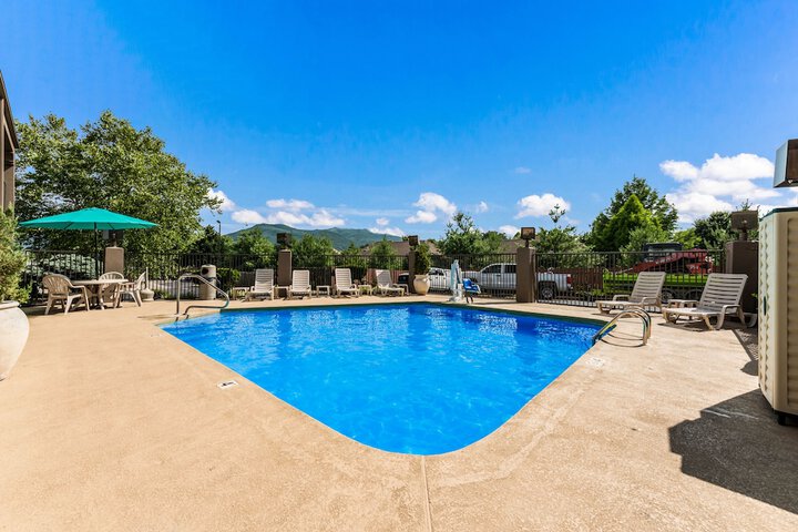Pool 10 of 52