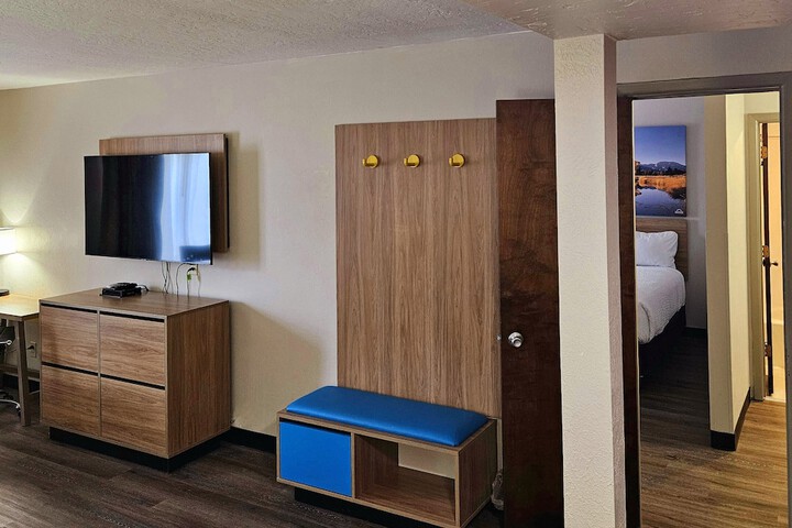 Days Inn and Suites by Wyndham Downtown Missoula-University