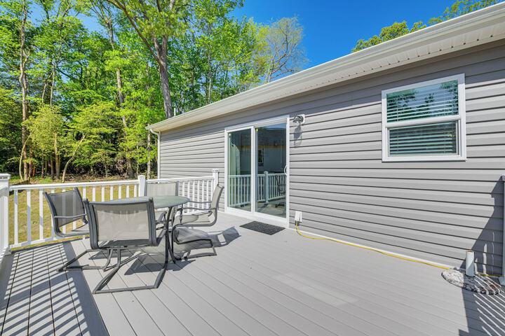 Family-friendly Home w / Deck Near Colonial Beach!
