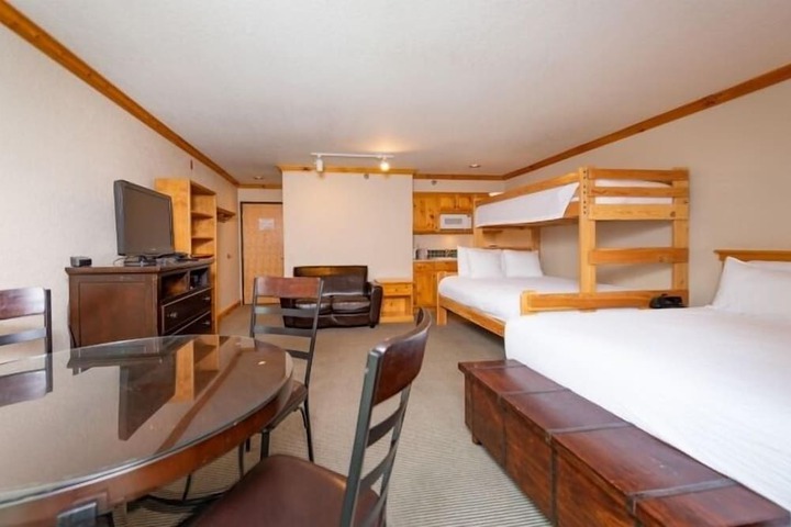 Selkirk Lodge