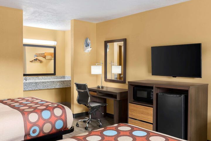 Room 32 of 37