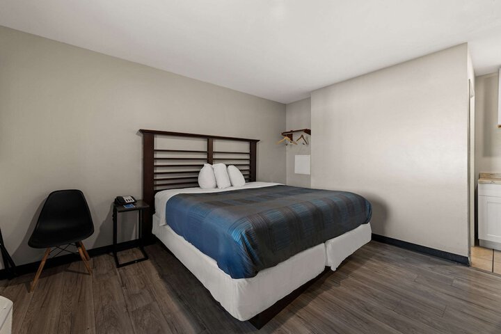 Room 19 of 36