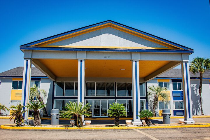 Hotel 10 of 51