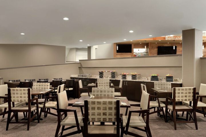 Embassy Suites by Hilton Milwaukee Brookfield