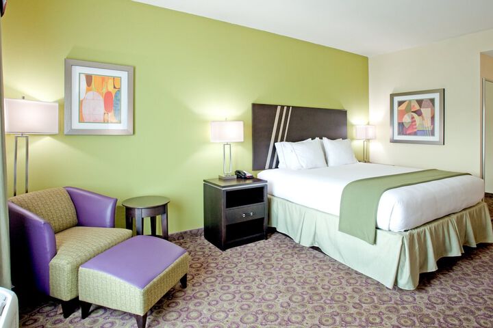 Room 4 of 39