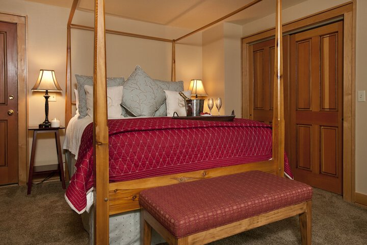 Room 10 of 25