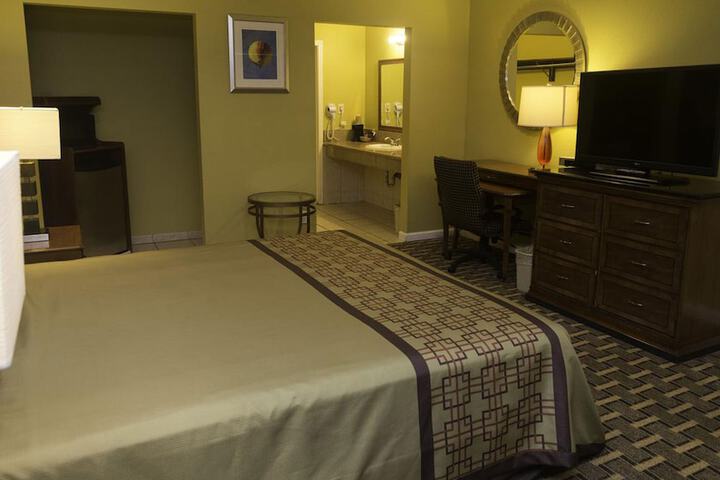 Room 15 of 28