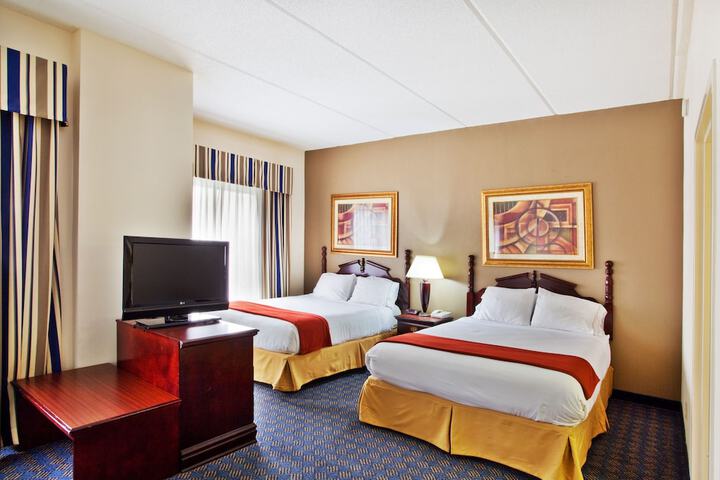 Holiday Inn Express Hotel & Suites by IHG