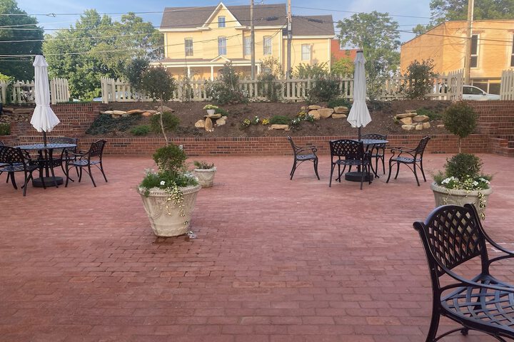 Hotel Exterior 127 of 128