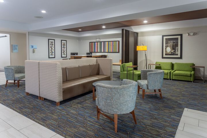 Holiday Inn Express Indianapolis - Southeast by IHG
