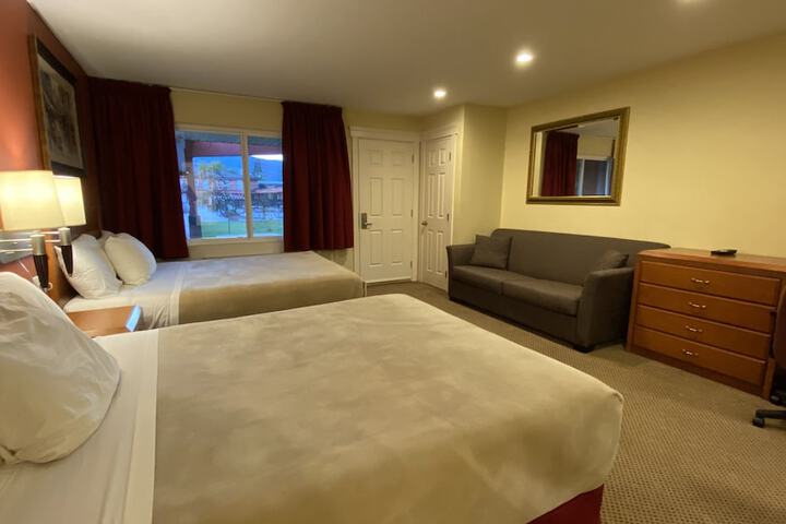 Sahara Courtyard Inn