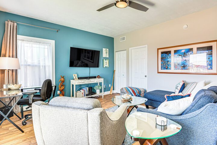 Steps to Beach: Home w / Sunset Views in Cedar Key!