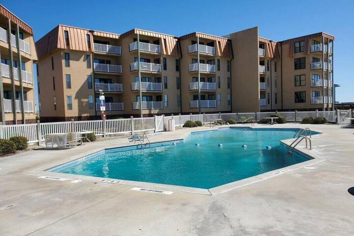 Gorgeous views Oceanfront, Pool,The Driftwood!