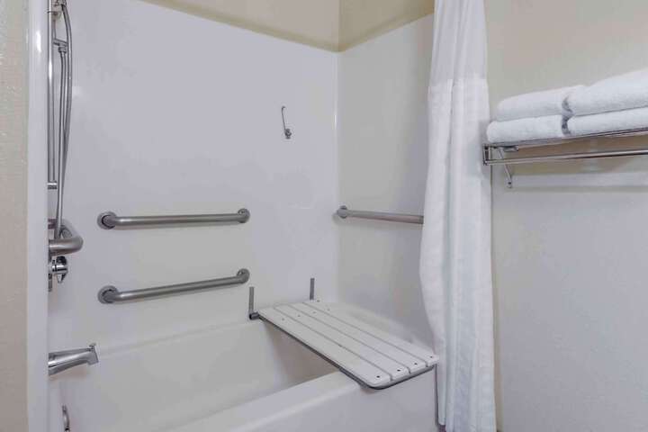 Room 15 of 32