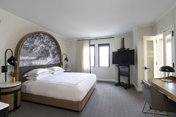 Room 26 of 85