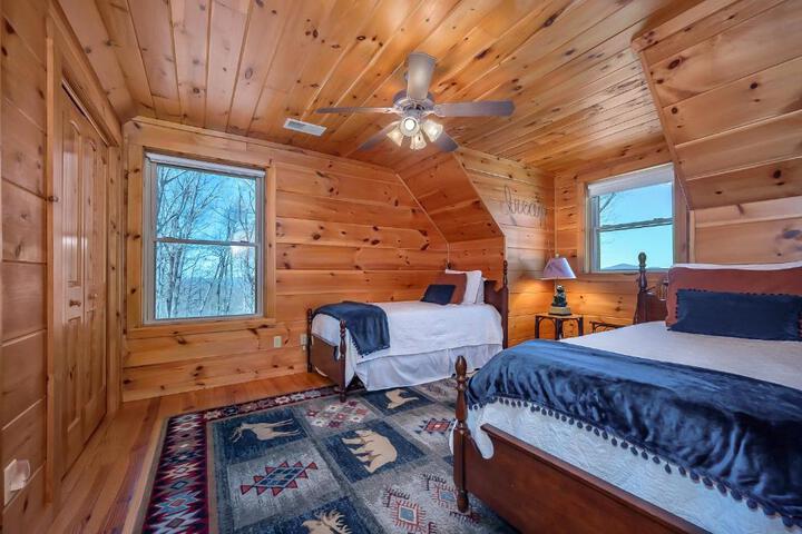 Scenic Mountain Comfort 4Br Family Getaway