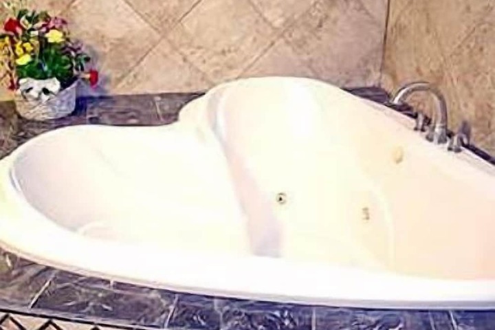 Hot Tub 33 of 33