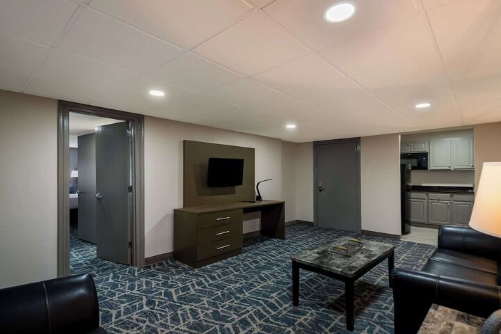 Room 12 of 33
