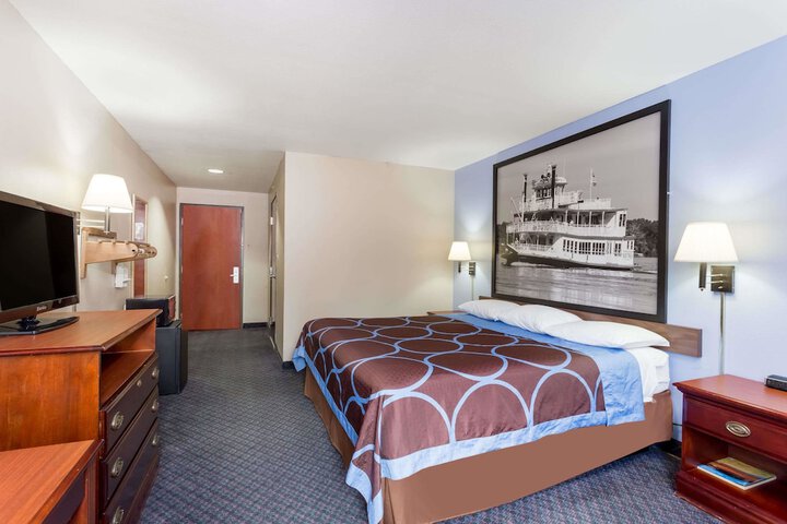 Room 13 of 16