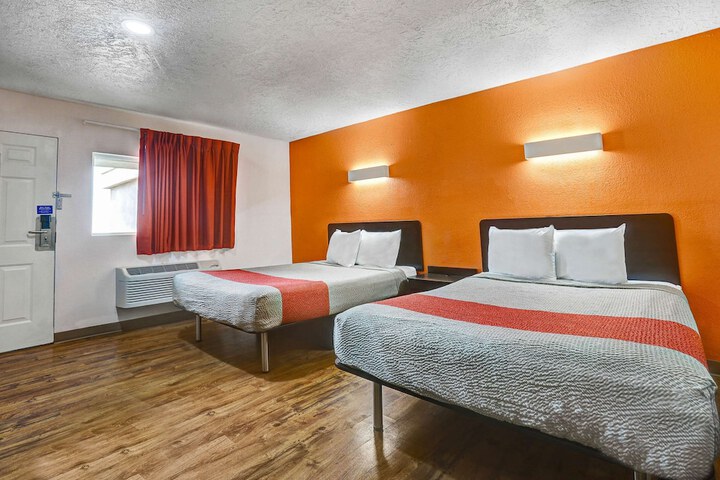 Room 25 of 36