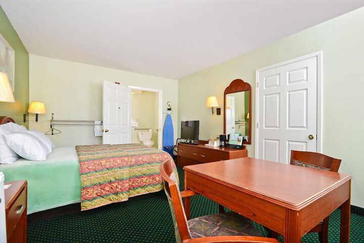 Room 13 of 19