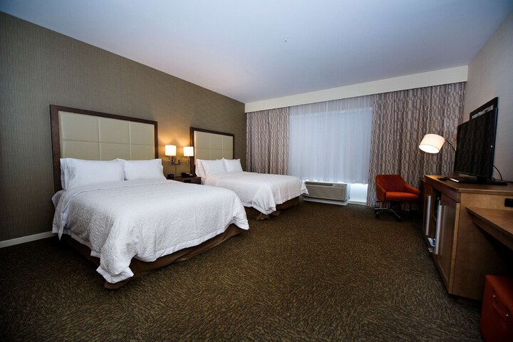 Room 32 of 84