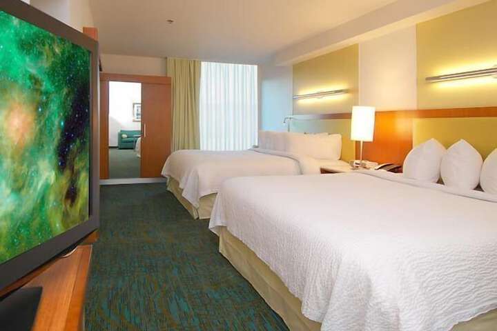 Room 10 of 18