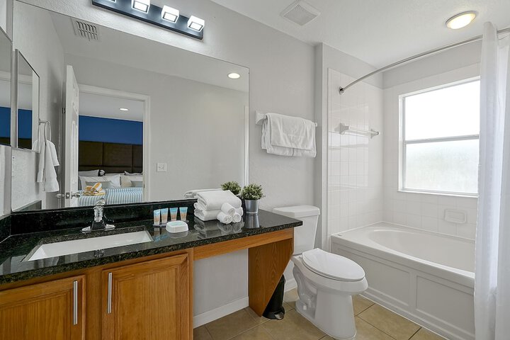 Regal Oaks Resort Vacation Townhomes by IDILIQ