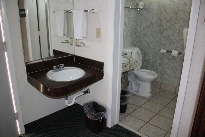 Room 12 of 16