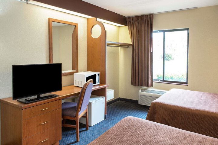 Room 5 of 16
