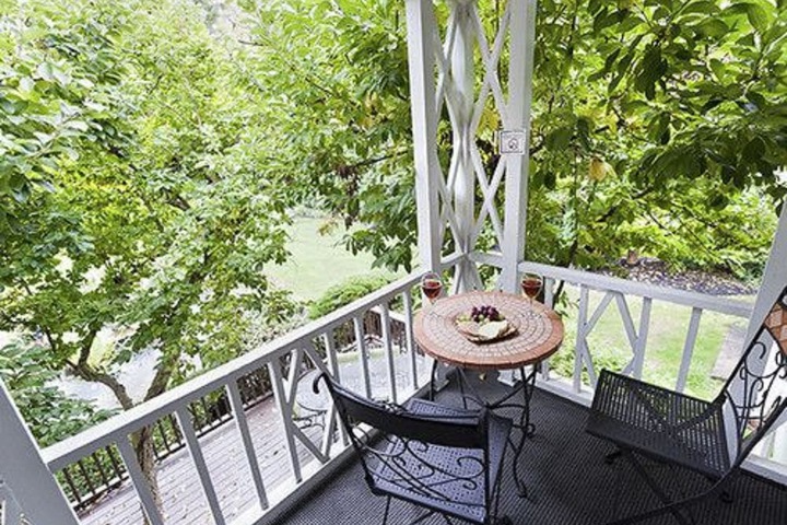 10 Fitch Luxurious Romantic Inn