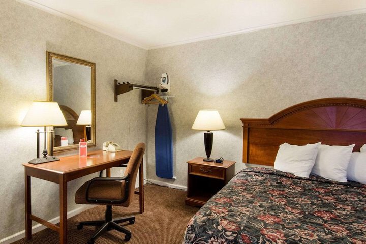 Room 9 of 30