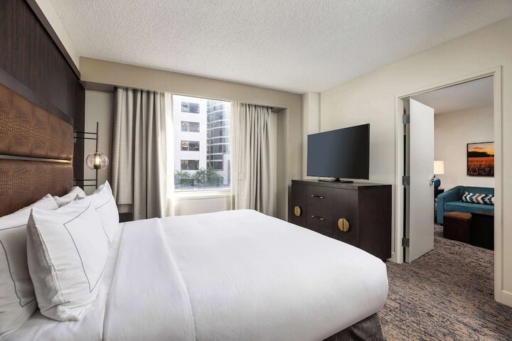 Room 32 of 64