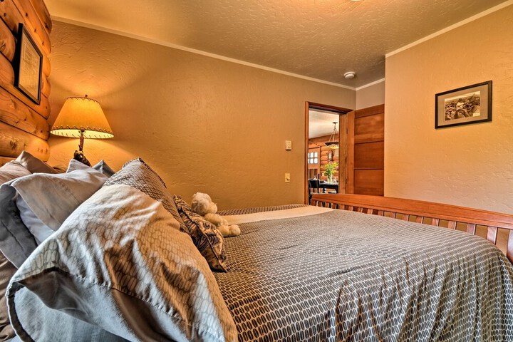 Gold Beach Apartment w / Activities - 2 Mi to Ocean