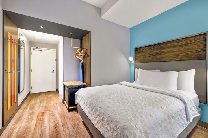 Room 28 of 46