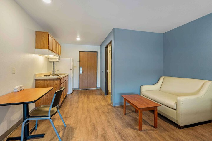 Room 10 of 25
