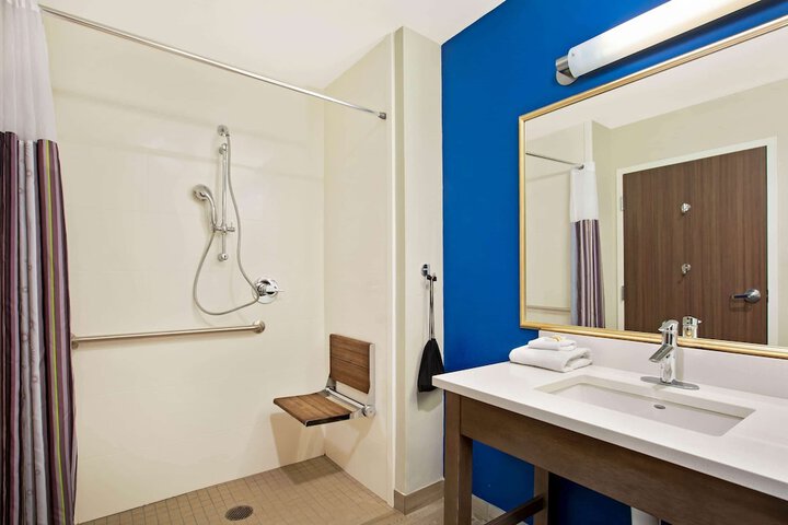 Room 33 of 61